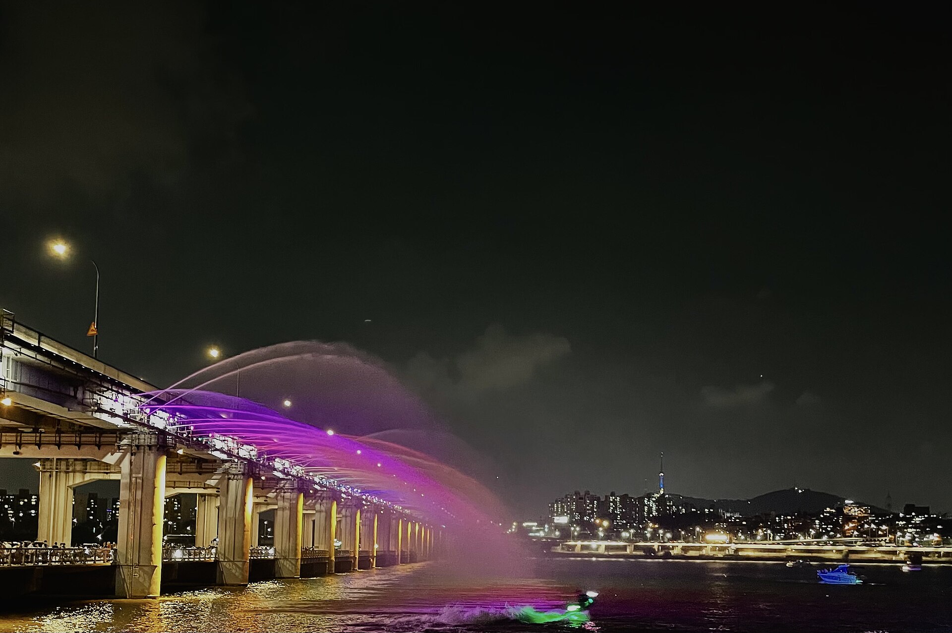 盤浦大橋の月光虹噴水