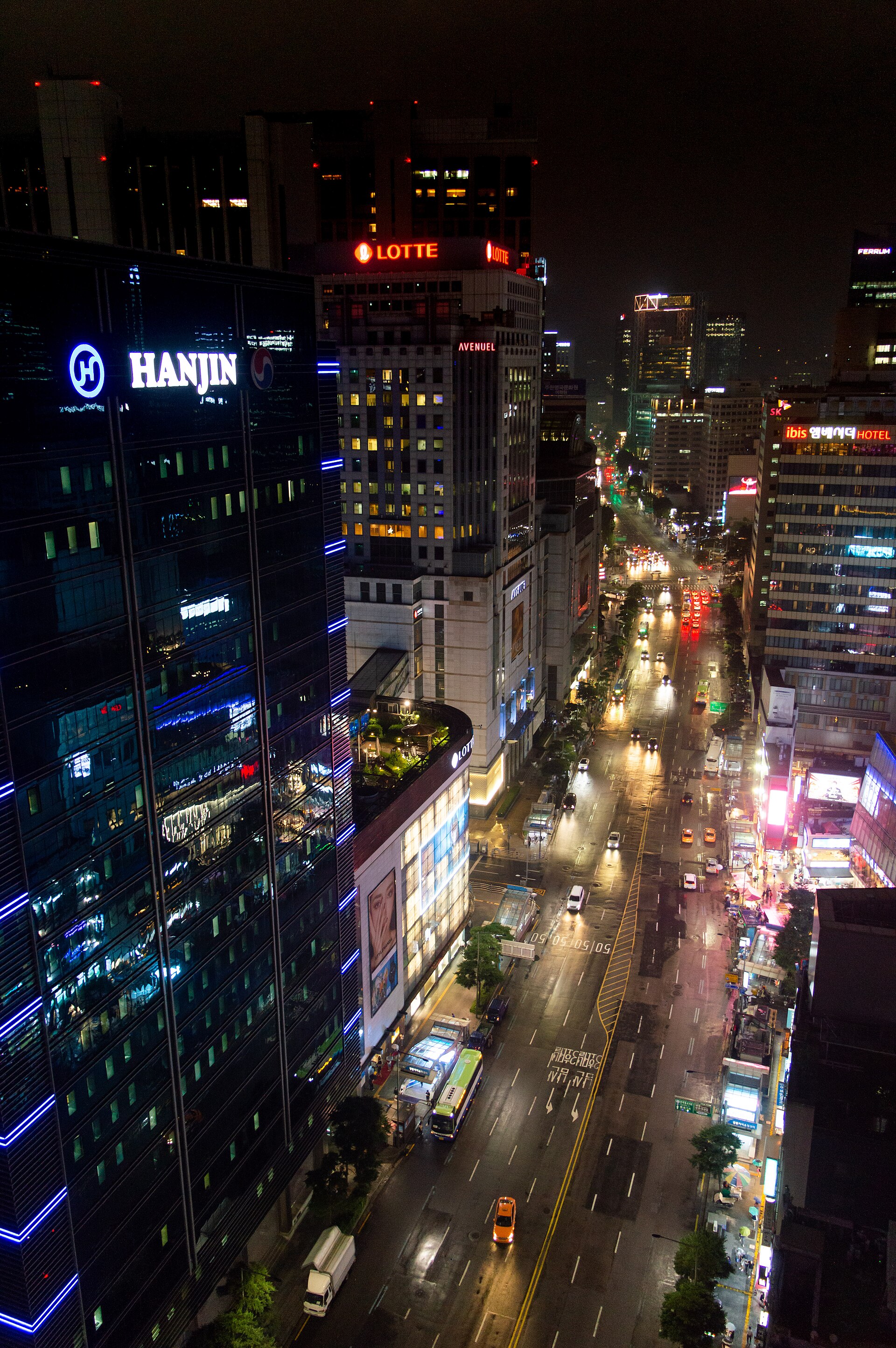 ホテル周辺・南大門路の夜景
