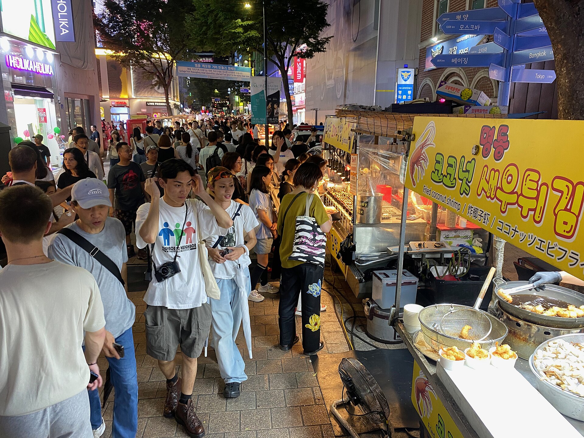 明洞の夜の屋台通り